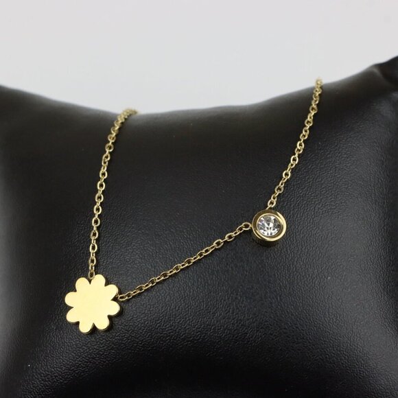 Elegant Yellow Gold Flower Charm Necklace, XPNL0360 - Picture 6 of 12